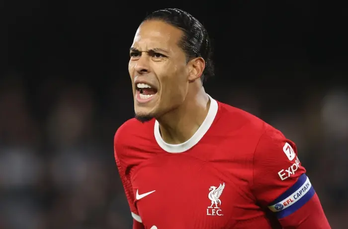 Virgil van Dijk สะดุดกับข้อเสนอสัญญาของ Liverpool